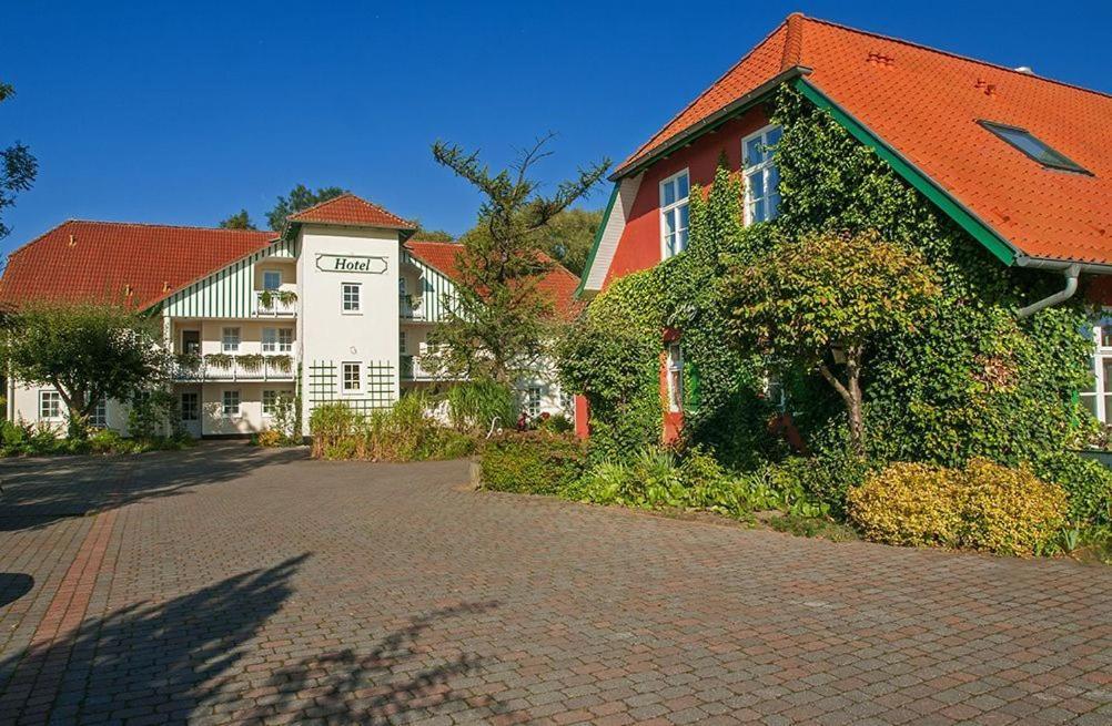 Landgasthof & Hotel Jagdhof Stralsund Exterior photo